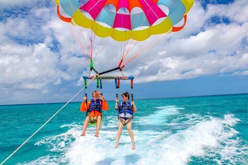 Aventura de parasailing (Aruba)