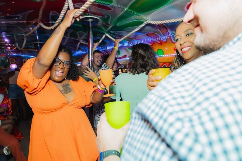 Ir de bar en bar con Party Bus y DJ (Aruba)