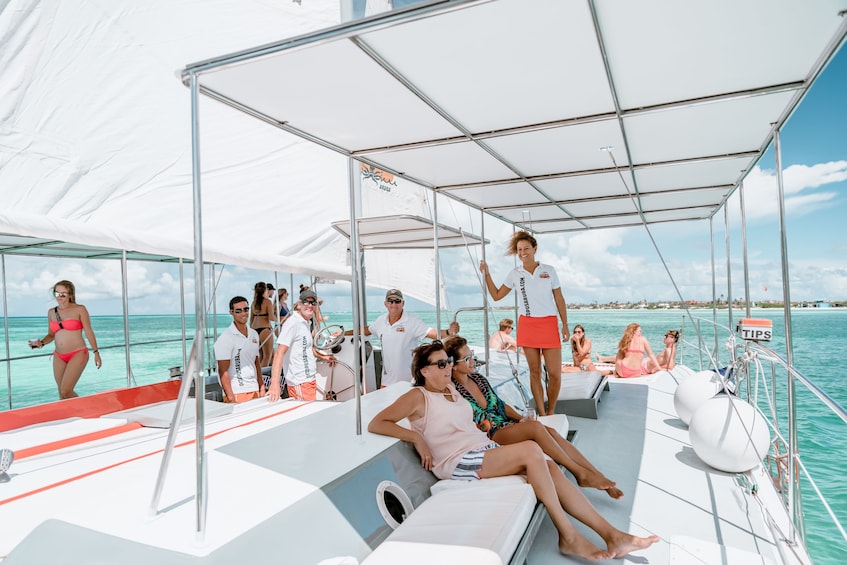 Catamaran Afternoon Enjoyment: Lunch & Snorkeling (Aruba)