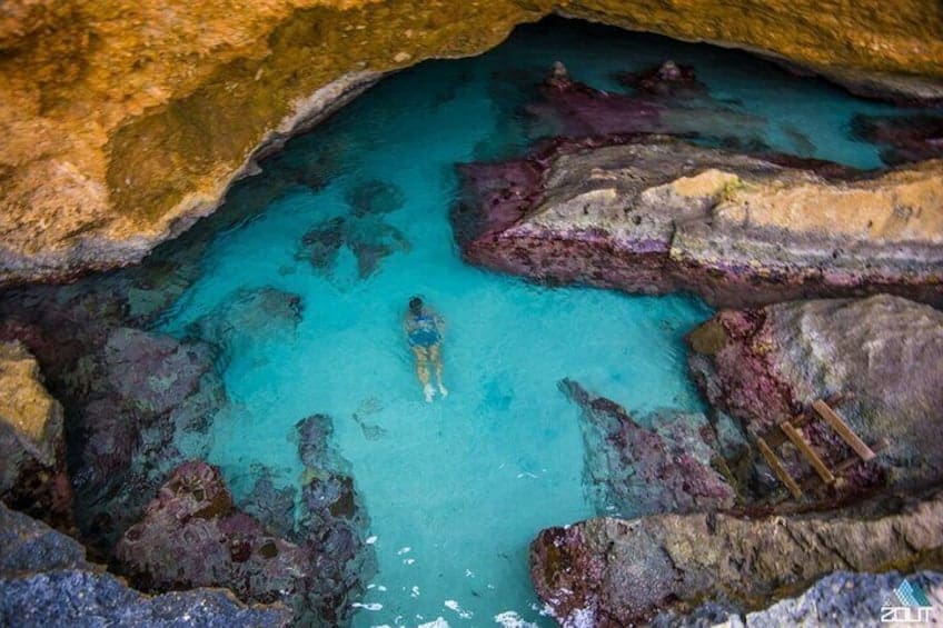 Private Off-Road Adventure to Cave Pool and Tres Trapi (Aruba)