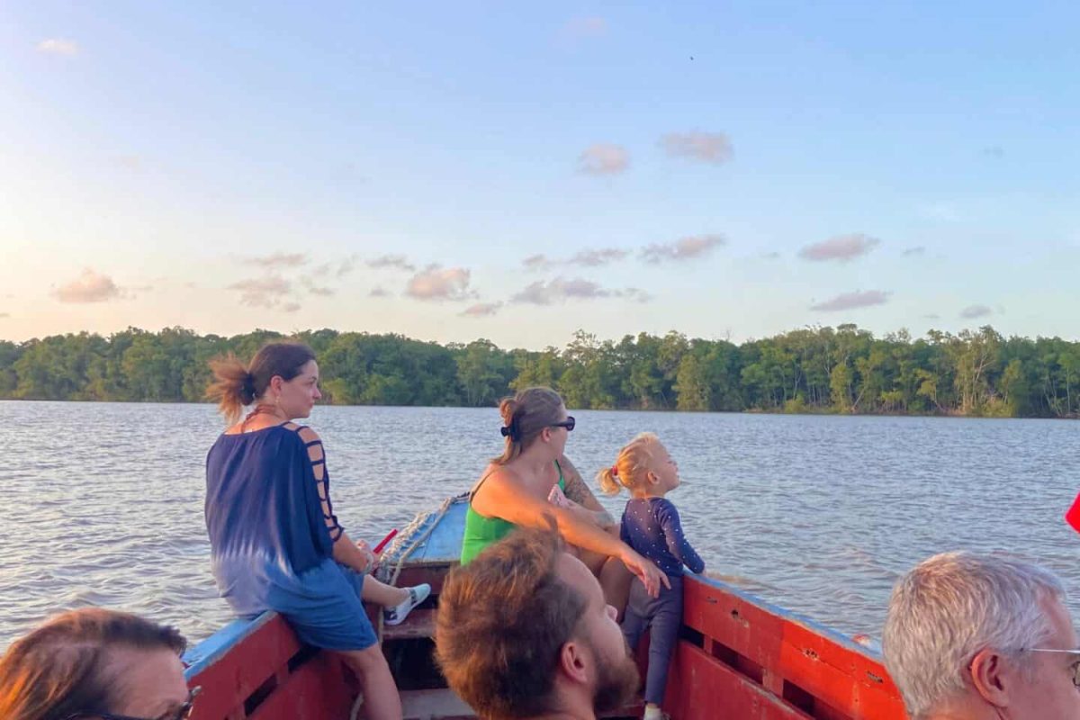 Viaje río y atardecer Surinam